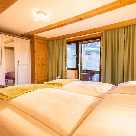 Sam's Chalet Chalet *